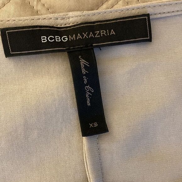 BCBG Max Azria Cold Shoulder Suzie Silky Blouse. Size XS. - Picture 6 of 8